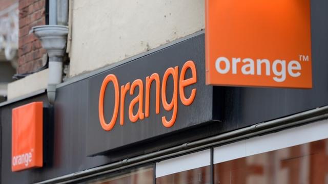 <b>Orange România testează în premieră viteze mobile de 1 Gbps și aduce acoperire extinsă în perioada concediilor</b>În cadrul unui eveniment desfășurat în această dimineață, Orange România a testat în premieră viteze de download mobil de până la 1 Gbps, lucru posibil prin folosirea simultană a spectrului din mai multe frecvențe alături de un dispozitiv prototip Huawei