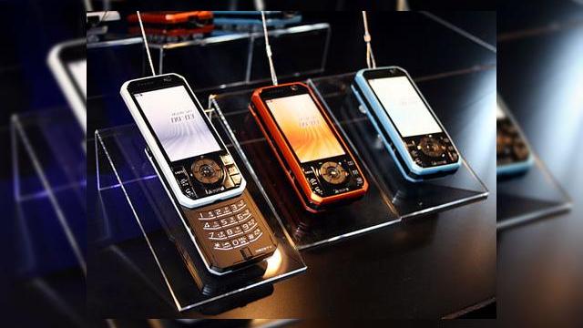 <b>Mitsubishi 903iTV cu Napster 2 Go</b>Telefoanele japoneze au fost intotdeauna printre cele mai avansate gadgeturi de pe piata. Mitsubishi nu se dezminte si ne prezinta ultimul racnet in materie de telefoane cu TV tuner. Mitsubishi 903iTV masoara 110x48x19.8mm, cantareste 125 grame si include...