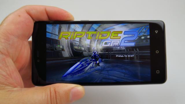 <b>Allview X3 Soul Lite: Benchmark-uri bătăioase în zona midrange, temperatură cam mare</b>Allview X3 Soul Lite este al patrulea model din seria Allview X3 Soul, unul cu o abordare mixtă de specificaţii. Astfel, procesorul quad core MediaTek MT6735 nu e chiar impresionant, dar cei 3 GB RAM sunt bineveniţi. Avem parte şi de un GPU Mali T720, 16 