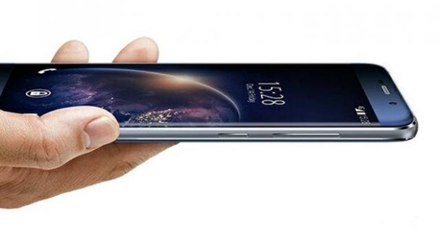 <b>Elephone S7 va veni cu procesor deca-core și 3 GB RAM; adoptă design-ul lui Galaxy S7 Edge</b>Următorul smartphone pe care chinezii de la Elephone îl vor aduce pe piață este modelul S7 - terminal care coincidență, sau nu, seamănă fix cu terminalul Galaxy S7 Edge al celor de la Samsung. Avem chiar și un panou cu margini curbate, iar ca dotări