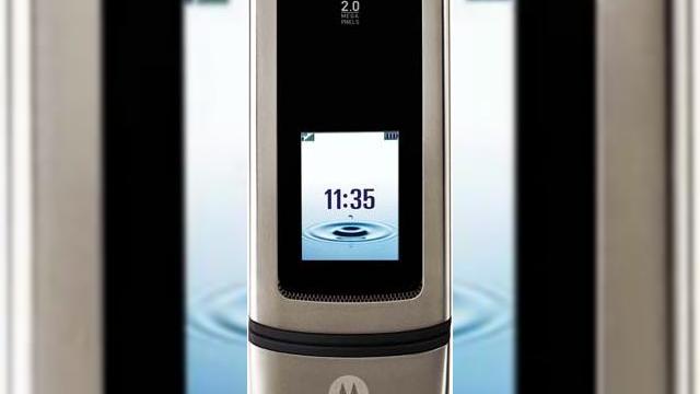 <b>Motorola KRZR K3 cu HSDPA de mare viteza</b>Motorola si-a anuntat astazi modelul KRZR K3, un terminal stilat care suporta downloaduri media extrem de rapide si video streaming. KRZR K3 include 2 camere digitale, dintre care, cea interna este de tip VGA si suporta video calluri in timp real....
