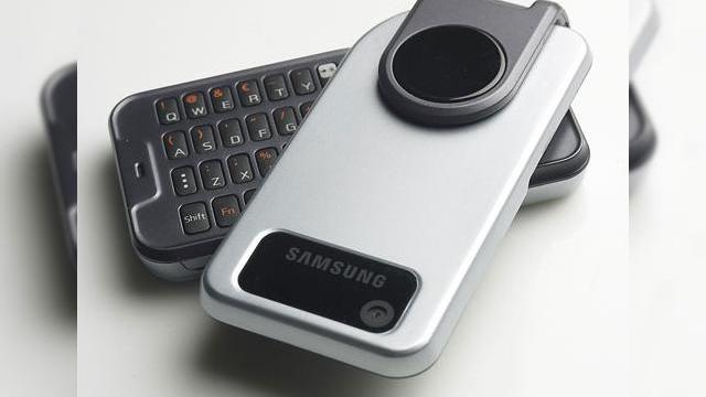 <b>Samsung P110 se dă peste cap, se rotește, se micșorează</b>Producătorul de telefoane coreean, favoritul multora dintr noi, face valuri la Barcelona cu inovatorul lor mobil P110, care are un ecran cu comutare automată ce se poate deschide ca unul la un telefon cu clapetă, dar care se poate roti pentru a vă...