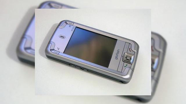 <b>Preview al lui E-TEN Glofiish M700</b>M700 se anunta a fi o forta cu procesorul sau Samsung S3C2442 la 400 MHz si cei 64 MB RAM, apropiindu-se mai degraba de un Pocket PC, decat de un terminal mobil. Cu 128 ROM, conectivitate quad-band GSM/GPRS/EDGE, Wi-Fi, Bluetooth 2.0 si GPS M700 intrece...