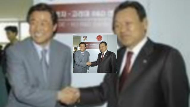 <b>LG denumește oficial iPhone de la Apple copiator?</b>Noi admitem că nu am fost chiar primii care s-au uitat mai atent la iPhone de la Apple și au văzut similarități între acesta și Prada (KE850) de la LG, dar în acest moment șoaptele au ajuns și la LG Mobile Handset R&D Center. în timp ce Apple...