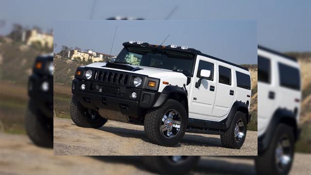 <b>HUMMER va lansa telefoane mobile și accesorii</b>Dacă sunteți un șofer de HUMMER, vă veți bucura să știți că o dată cu toată această putere la dispoziție, puteți avea un mediu mobil personalizat ce se va potrivi cu argintiul lui H2. HUMMER și Modelabs Group din Paris au convenit să...