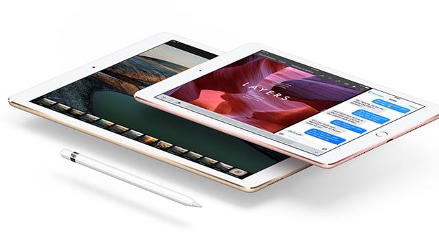 <b>Posibile fotografii cu iPad Pro 2 sosesc pe web; tableta ar urma să intre în producție din septembrie</b>Vedem astăzi două posibile fotografii ce ni-l prezintă pe iPad Pro 2, tabletă cu display de 12.9 inch și procesor Apple A10X ce ar urma să fie prezentat oficial în cadrul unui eveniment programat pentru luna noiembrie. Din păcate imaginile nu scot la ivea