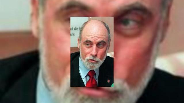 <b>Google: Telefoanele Mobile sunt viitorul internetului</b>Viitorul internetului este mai mic decat ati credea. Si in acelasi timp mai mare, conform vice-presedintelui de la Google Vinton Cerf. Cerf, care, aflat la o conferinta in India in aceasta saptamana, a prezis ca telefoanele mobile, si nu computerele,...