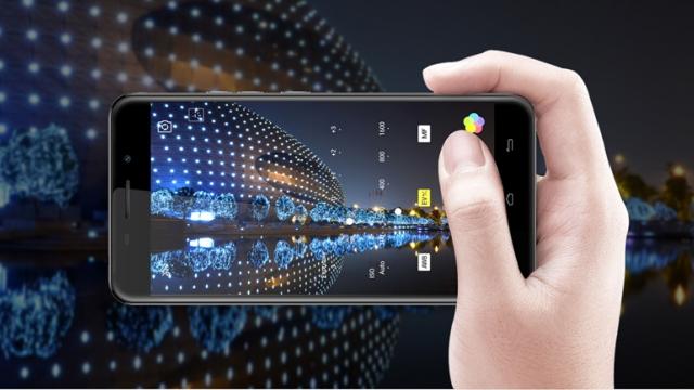 <b>Iată cum se descurcă smartphone-ul Ulefone Metal la capitolul fotografiere</b>Am văzut anterior cum se descurcă smartphone-ul Ulefone Metal în materie de gaming, telefon cu preț de 109.99 dolari care poate rula de minune jocuri ca FIFA 16 sau Modern Combat 5. Astăzi, compania producătoare ne prezintă și un mic video