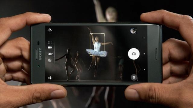 <b>Sony Xperia X Performance obţine note foarte ridicate în testul foto DxOMark, la egalitate cu HTC 10</b>Deși a trecut ceva timp de la debutul său oficial, iată că smartphone-ul Sony Xperia X Performance ajunge în sfârșit pe masa de teste a celor de la DxOMark. Specialiștii foto au luat la puricat astfel senzorul de 23 megapixeli pe care telefonul îl aduce