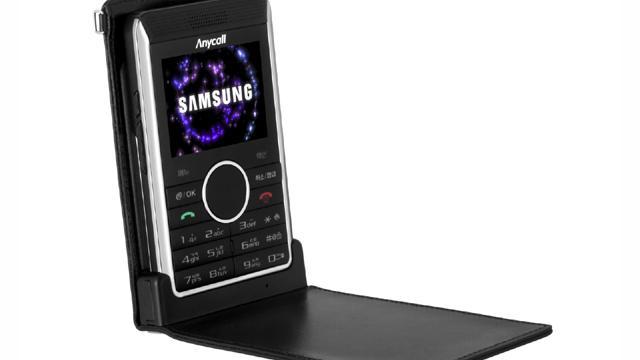 <b>Samsung B6700 II cat un card bancar</b>Samsung a lansat inca un telefon varf de gama &ndash; telefonul card SPH-B6700. Telefonul cat un card de credit este dotat cu T-DMB, o camera video, tiparire mobila, camera foto de 2 megapixeli, MP3 playback si Bluetooth. Alte dotari includ un dictionar...