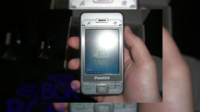 <b>Boy Genius dezvaluie Pharos PTL600</b>Desi nu este cea mai atractiva creatie Pocket PC nu vom refuza niciodata o oportunitate de a dezvalui ceva! Pharos PTL600 combina un GPS incorporat cu quad-band EDGE intr-o mica carcasa draguta. In cutia acestuia se afla o multime de accesorii care de...