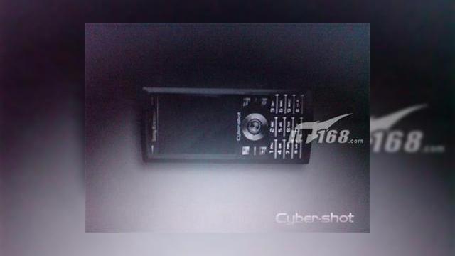 <b>Misteriosul Sony Ericsson Sophia</b>Pe langa lansarile oficiale sau telefoanele concept care incanta publicul, mai apar si clasicele poze misterioase, foarte neclare, intarind zvonuri ce anunta diverse telefoane de noua generatie. Se pare ca telefoanele de ultima ora sunt tinute intr-o...