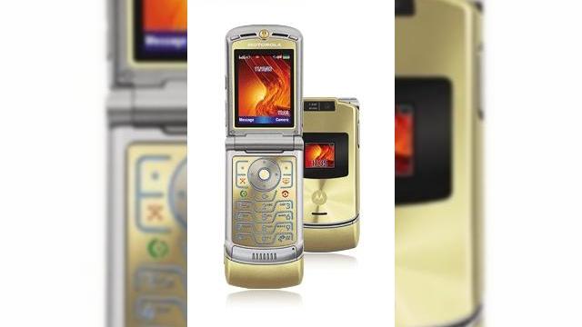 <b>Motorola V3xx Gold, telefonul de aur!</b>AT&T ne ofera auriul pe care multe telefoane nu indraznesc sa-l abordeze drept culoare principala in cadrul designului lor. Totul in cadrul unui model Motorola V3xx dotat cu 3G... O mina de aur? Vom afla curand. Modelul original de V3xx nu era atat de...