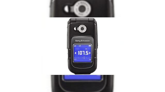 <b>Sony Ericsson Z710i</b>Tocmai s-a terminat CeBIT 2007 si ne intoarcem la terminalele standard, depasind boomul lansarilor cu ocazia targului de la Hanovra. "Invitatul zilei" este Z710i, un telefon cu clapeta care se doveste a fi destul de cochet, dar a carui memorie interna de...