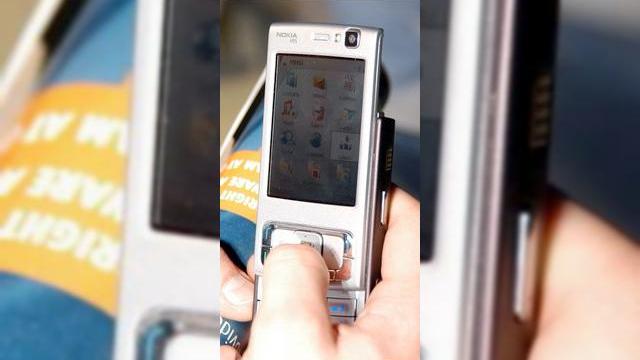 <b>Nokia N95 este disponibil de ieri la un pret de aprox. 2.500 RON</b>Nokia a anuntat ca N95 este disponibil pentru piata europeana, asiatica si pentru Estul Mijlociu, restul de tari beneficiind de noul model in urmatoarele saptamani. Nokia N95 este practic un computer multimedia cu un design de tip 2-way slide, functii GPS...