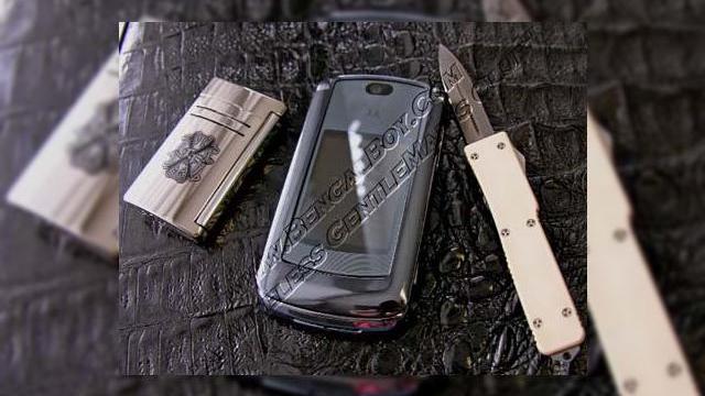 <b>Zvonul Motorola LAZR</b>Poza de mai&nbsp; jos va va soca extrem de mult, mai ales daca ati adorat modelul RAZR si mai ales avand in vedere ca "Moto" au nevoie mai mult ca oricand de un hit, pentru a concura cu rivalele din industria mobila. Modelul din aceasta poza se pare ca se...