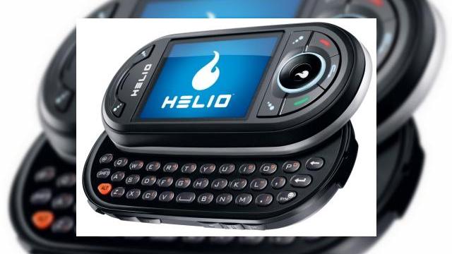 <b>Helio Ocean</b>Toata lumea saluta noul rege al seriei Helio: "Ocean". Dispozitivul cu sursa Pantech prima data vazut acum cateva luni in mainile FCC are destui asi in maneca pentru a-l aseza in fruntea liniei de telefoane de la Helio. Ce este uimitor este designul...