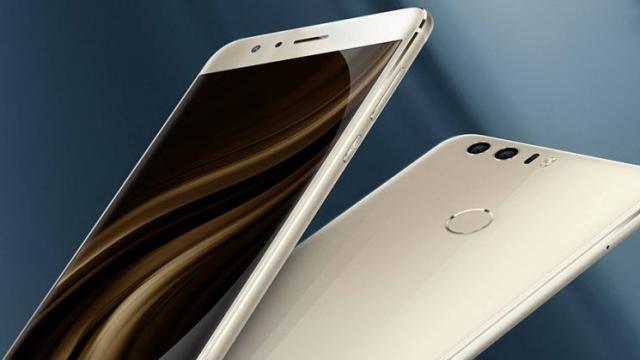 <b>Huawei Honor 8 ar urma să primească actualizări software la zi timp de 2 ani</b>Huawei a devenit în ultimul an unul dintre brandurile de încredere când vine vorba de actualizări software oferite la timp. Am văzut Android Marshmallow sosind la intervalele promise pe terminalele de top ale companiei, iar recent un build beta Android 7.