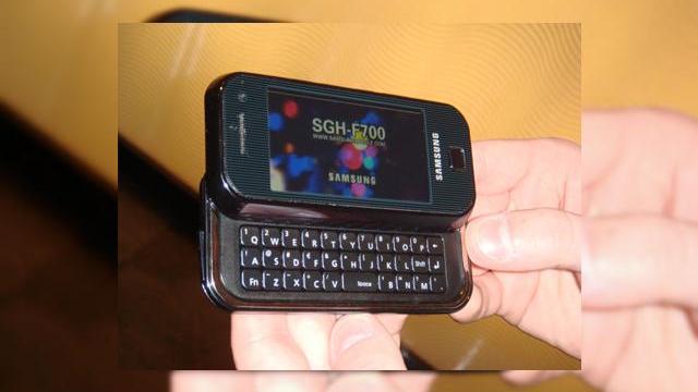 <b>Galerie de imagini cu Samsung F700</b>Recent-prezentatul terminal ne-a incantat in cadrul CeBIT 2007 si avem poze care sa doveadeasca ca Samsung isi merita renumele. Acum F700 se dezvaluie din nou in cadrul CTIA si noi poze sunt disponibile: Probabil nu realizati cat de mic este acest...