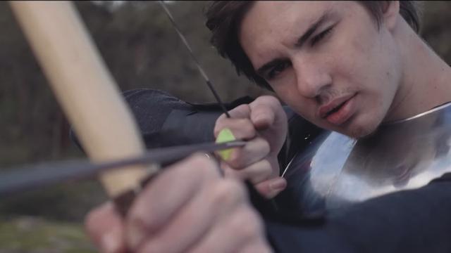 <b>Jocul de mobil Game of War primeşte o reclamă cam matură şi medievală, cu adolescenţi cu arme masive (Video)</b>Cine nu a auzit de Game of War? Reclame la acest titlu sunt pe panouri în oraş, la TV, pe Facebook şi avem şi clipuri de multe milioane de dolari cu Kate Upton ca personaj principal. Ei bine, jocul lansat în..
