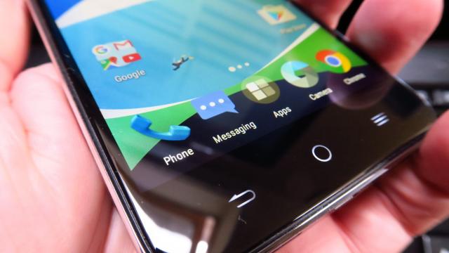 <b>Orange Dive 71: Display luminos, dar şi puţin cam albicios</b>Orange Dive 71 are o diagonală atipică, de 5.2 inch, care acum 2 ani era asociată cu smartphone-urile flagship. De obicei modelele cu preţuri că Orange Dive 71 au diagonale de 5 inch, sau 5.5 inch, uneori poate chiar sub 5 inch. În acest caz primim un pan