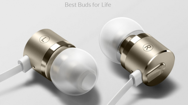 <b>OnePlus lansează nouă pereche de căşti Bullets V2, cu un design elegant, preţ de 19.95 euro</b>Iată că astăzi misteriosul produs pentru care compania chineză OnePlus a demarat un program de teasing anterior, este acum dezvăluit oficial. Este vorba despre o pereche de căști numită Bullets V2 și care potrivit producătorului este creată special pentru