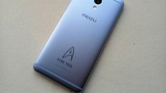 <b>Meizu pregăteşte o variantă specială de smartphone Star Trek Beyond, cu funcţii AR şi VR; Derivat din modelul M3 Max</b>Chiar dacă filmul Star Trek Beyond e pe finalul rulajului sau în cinematografe şi e gata să părăsească sălile de cinema, asta nu înseamnă că imaginea să nu va fi folosită de diferiţi producători de gadgeturi. Printre ei se numără şi Meizu..