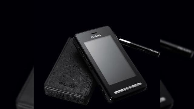 <b>Noua versiune de LG Prada, dotata cu DMB TV</b>Terminalul LG Prada, lansat in Europa si diverse tari asiatice in ianuarie revine se intoarce pe taramurile natale cu dotari mai bune. Modelele LG SB310/LB3100 au fost anuntate pentru piata din Coreea astazi si vor include functii DMB TV, pe langa cele...