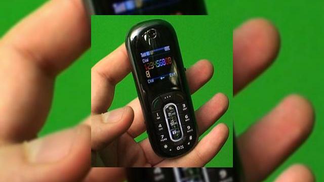 <b>Haier aduce eleganta pe piata terminalelor mobile</b>Haier ne prezinta un terminal-pigmeu, atat de mic si elegant, incat ameninta sa instaureze un nou trend in lumea telefoniei mobile. Designul alungit arata destul de bine, in special originalele curbe din zona de jos a tastaturii. La urma urmei, terminalul...