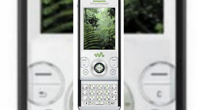 <b>Noul telefon Sony Ericsson W999i, inca in lucru</b>Se pare ca un nou terminal Walkman, de la Sony Ericsson, probabil modelul W999i este inca in lucru si va trebui sa ne multumim cu zvonuri si poze neclare, pentru a mia oara. Ca de obicei forumurile abunda cu poze neclare, zvonuri, probabilitati si...