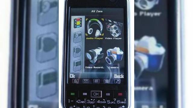 <b>iPhone de vanzare pe eBay sau doar o farsa?</b>Celebrul portal eBay constitutie o continua sursa de amuzament, mai ales cand ofera spre vanzare o clona de iPhone, dotata cu Windows XP. Putin probabil sa vedem vreodata in viitor un produs de la Apple, functionand pe un sistem de operare produs de...