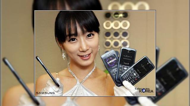 <b>Samsung C210, telefonul de 5.9mm</b>Atentie, nu respirati! Ati putea strica noul telefon de la Samsung... Lasand gluma la o parte, putem spune ca privim in poza de mai jos cel mai subtire telefon din lume, prezentat ca de obicei de o frumoasa asiatica. Samsung SCH-C210 nu este si fragil,...