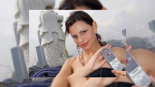 <b>Detalii despre LG-KU970</b>KU970 este cel mai nou model de la LG si este un terminal 3G dotat cu cele mai noi feature-uri. El ii va multumi atat pe cei ce isi doresc functii multimedia de top cat si pe browserii avizi. Terminalul include o camera de 2 megapixeli, care va va permite...