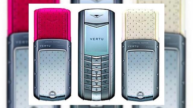 <b>"Capsuni" si "Crema" pe Vertu Ascent</b>Vertu nu a renuntat inca la industria telefoniei mobile pentru a se axa pe productia de prajituri, dar noile sale editii speciale ale terminalului Ascent, "Strawberry" si "Cream" ne duc cu gandul la produse delicioase: Contrar parerii celor de la Vertu,...