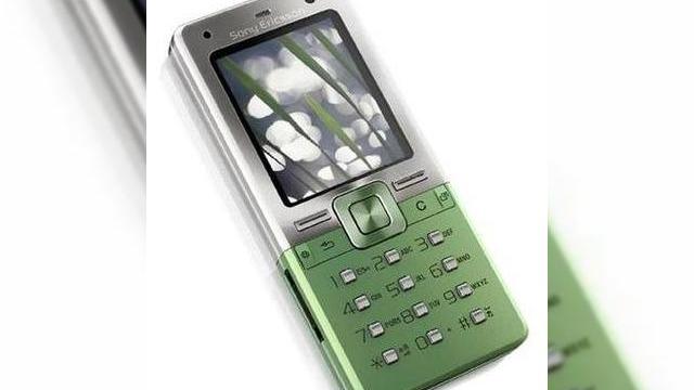 <b>Sony Ericsson T650 are camera de 3.2 megapixeli cu auto-focus</b>Ieri, la Londra, Sony Ericsson a lansat terminalul T650 in carcasa de otel inoxidabil, care se vrea a fi succesorul popularului T610. Noul model include numeroase feature-uri, care il deosebesc de T610, aducandu-l pe acesta in era moderna. T650 va suporta...