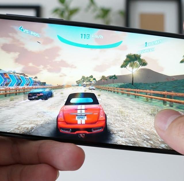 Honor pregătește telefon cu ecran de 7 inci și refresh de 185 Hz