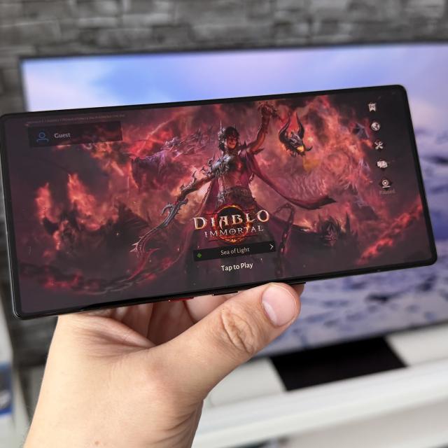 REDMAGIC 11S Pro: Display ultra imersiv, perfect când joci shootere la soare