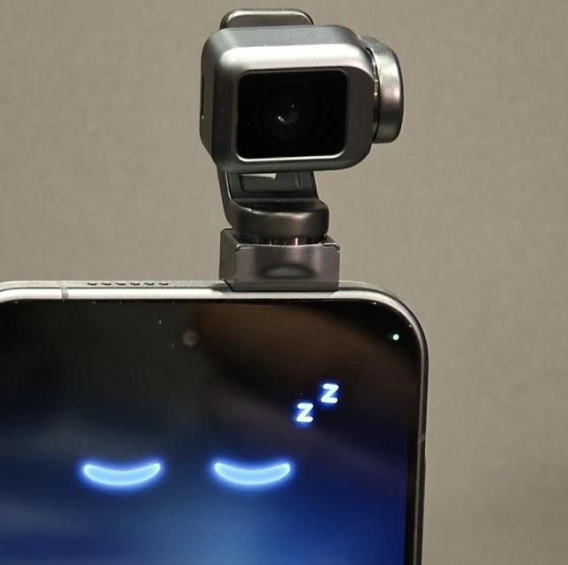 HONOR Robot Phone, lansare posibilă în august, primește certificările finale din China