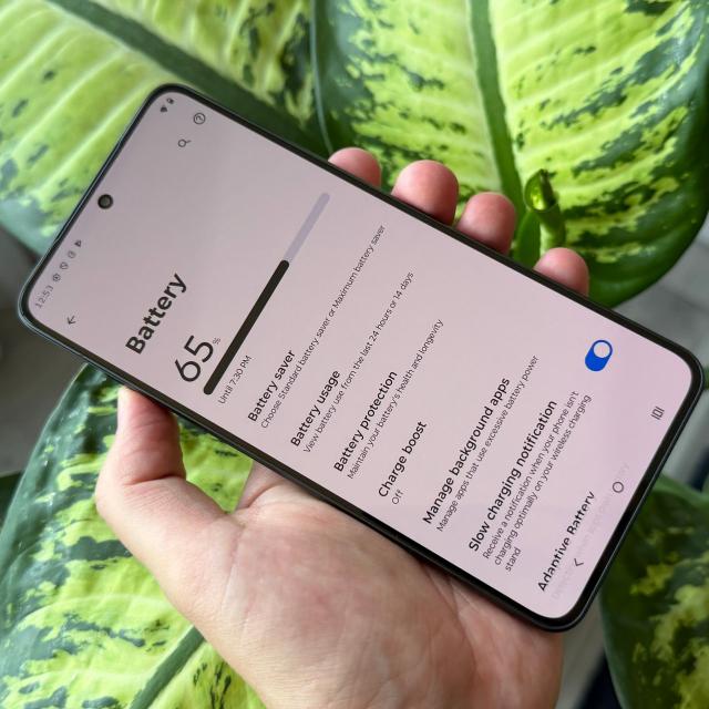 Motorola Edge 70 Max surprinde cu baterie generoasă și autonomie extinsă