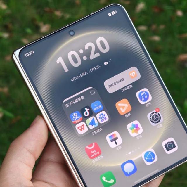 HONOR ar putea scurta telefoanele, nu doar diagonala: două modele late sunt în lucru