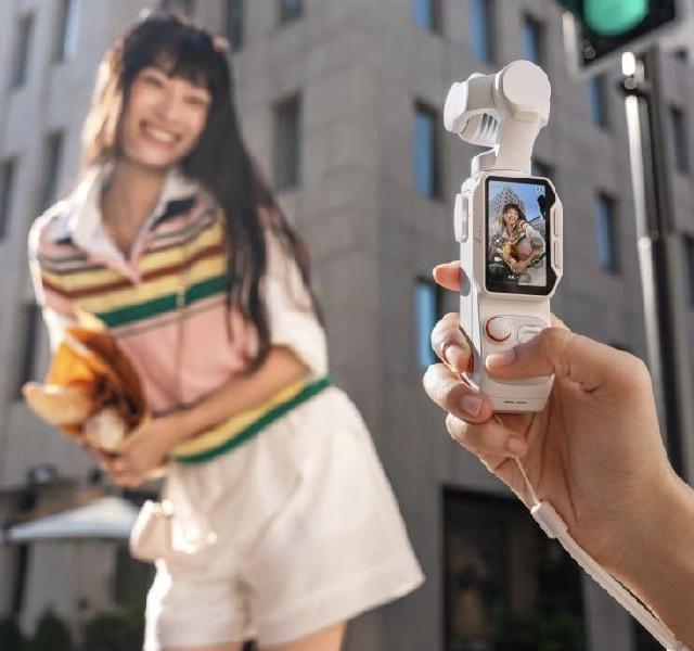 Insta360 Luna Pro filmează 4K vertical și îmbunătățește gimbalul pentru vlogging
