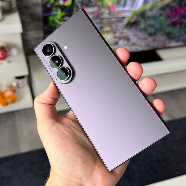 Samsung vinde tot mai multe telefoane premium, iar furnizorii de camere simt diferența: șase companii au ajuns la afaceri de 1,8 miliarde de dolari