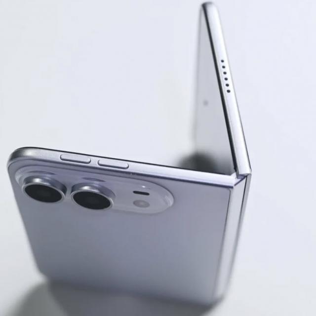 Apple ar putea numi primul iPhone pliabil iPhone Duo