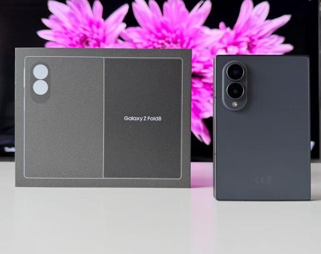 Samsung revine lider pe piața globală de smartphone-uri în 2026